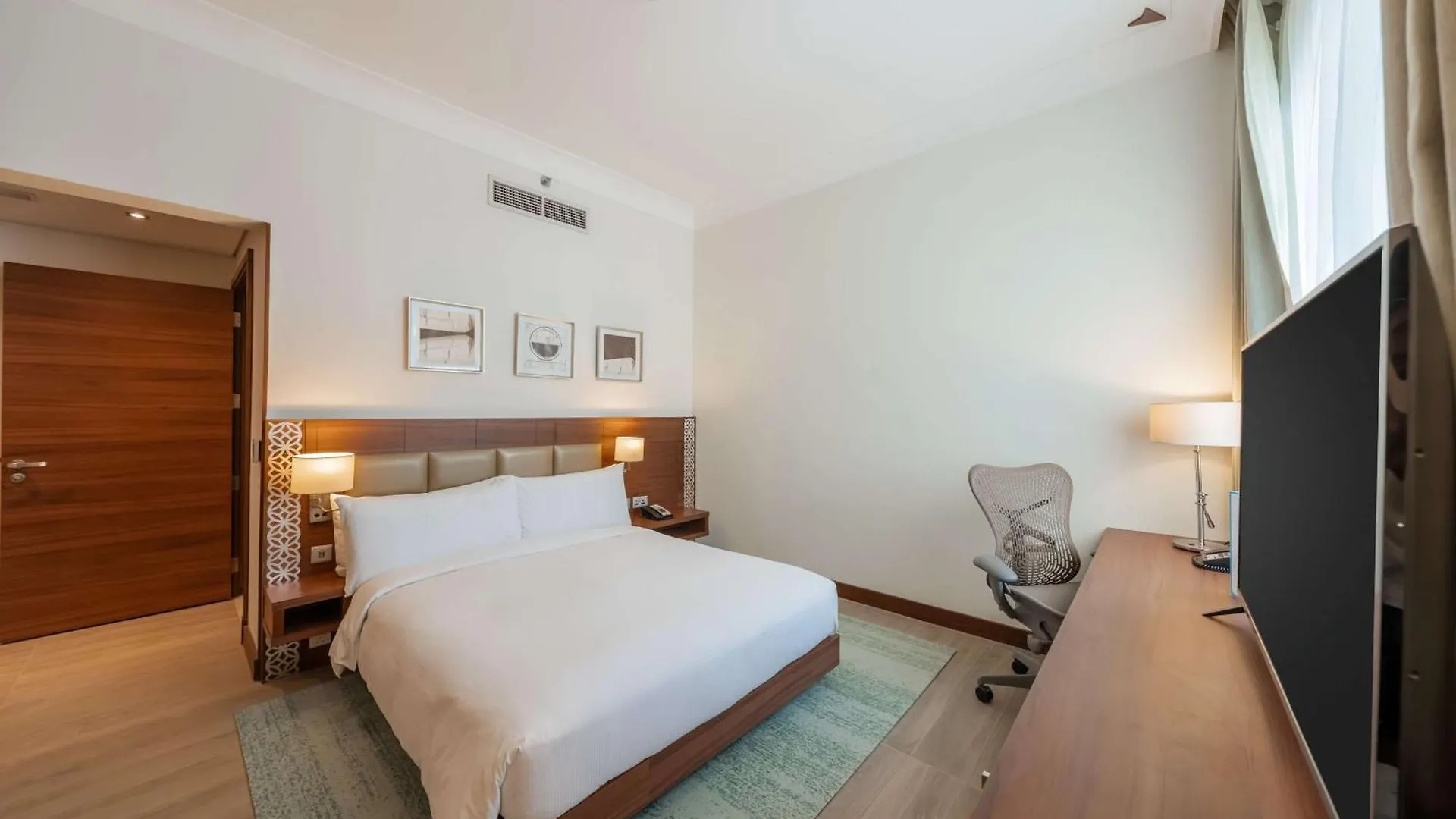 Hilton Garden Inn Dubai Jumeirah 4*,  United Arab Emirates
