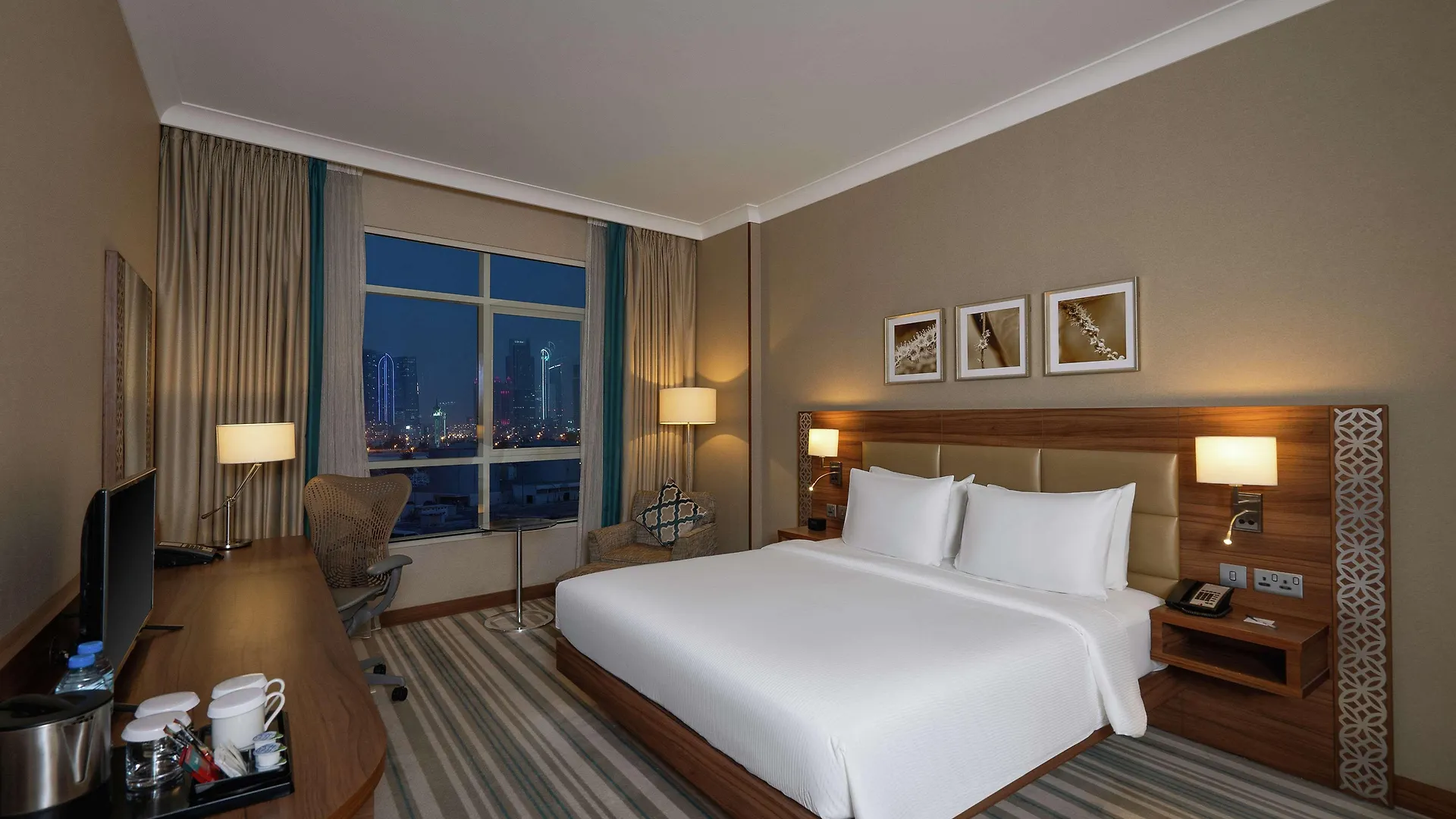 Hilton Garden Inn Dubai Jumeirah Отель