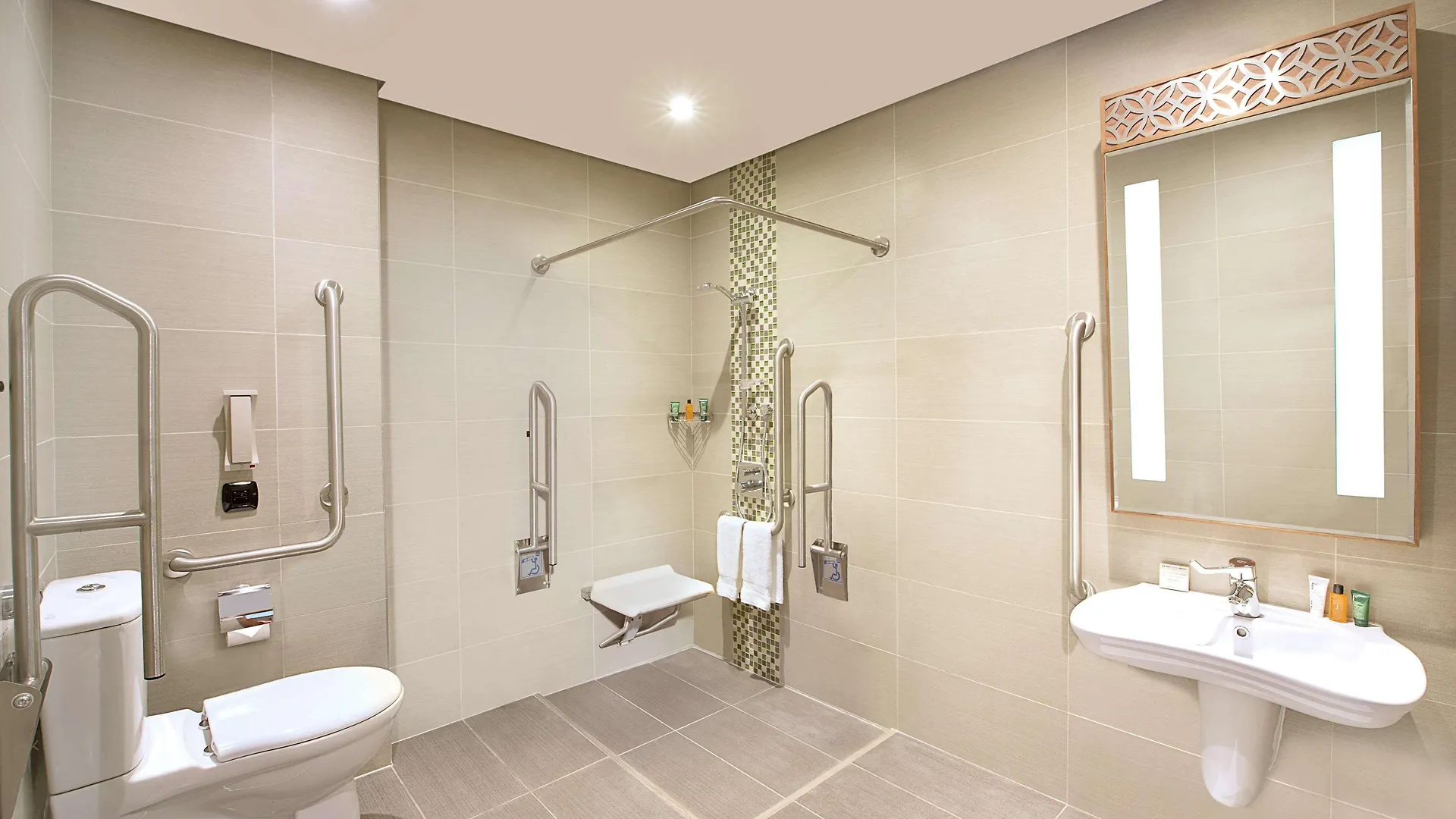 Hilton Garden Inn Dubai Jumeirah 4*,
