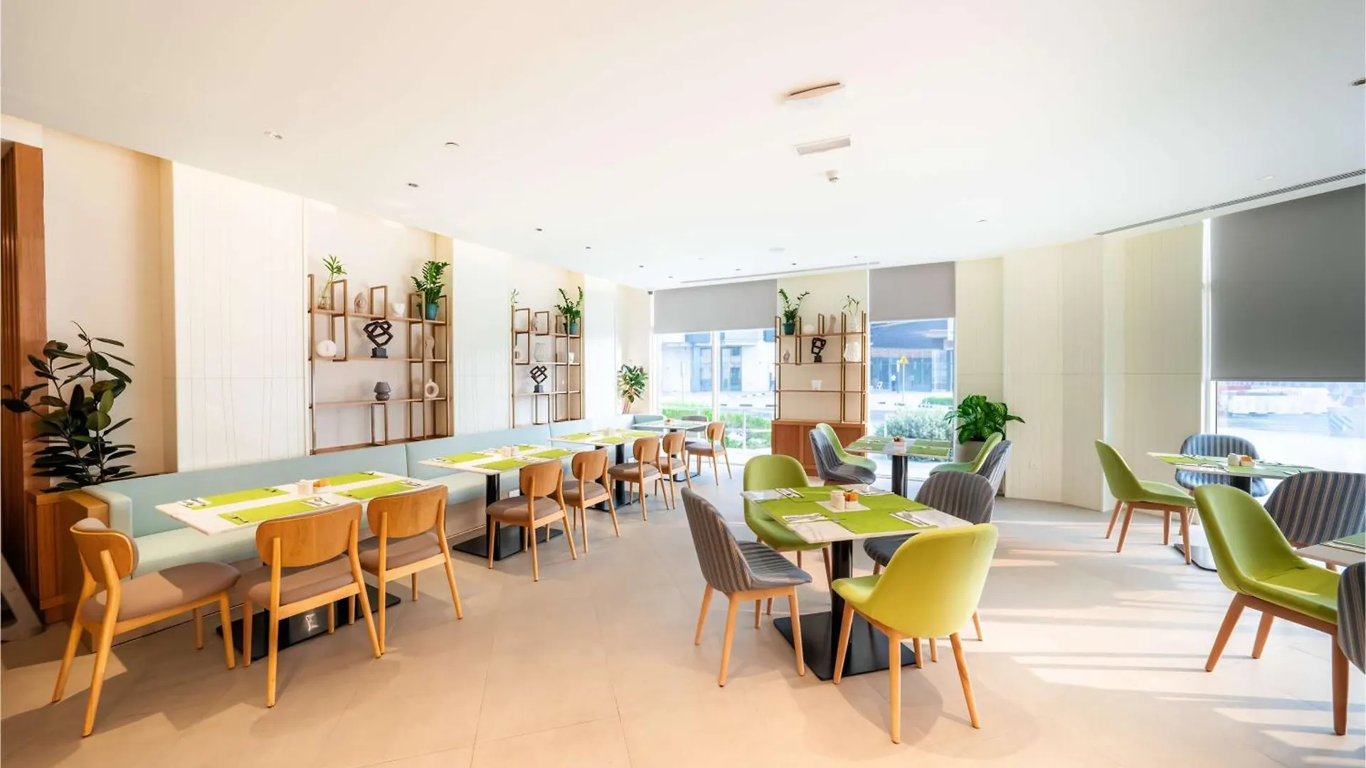 Hilton Garden Inn Dubai Jumeirah 4*,  ОАЭ