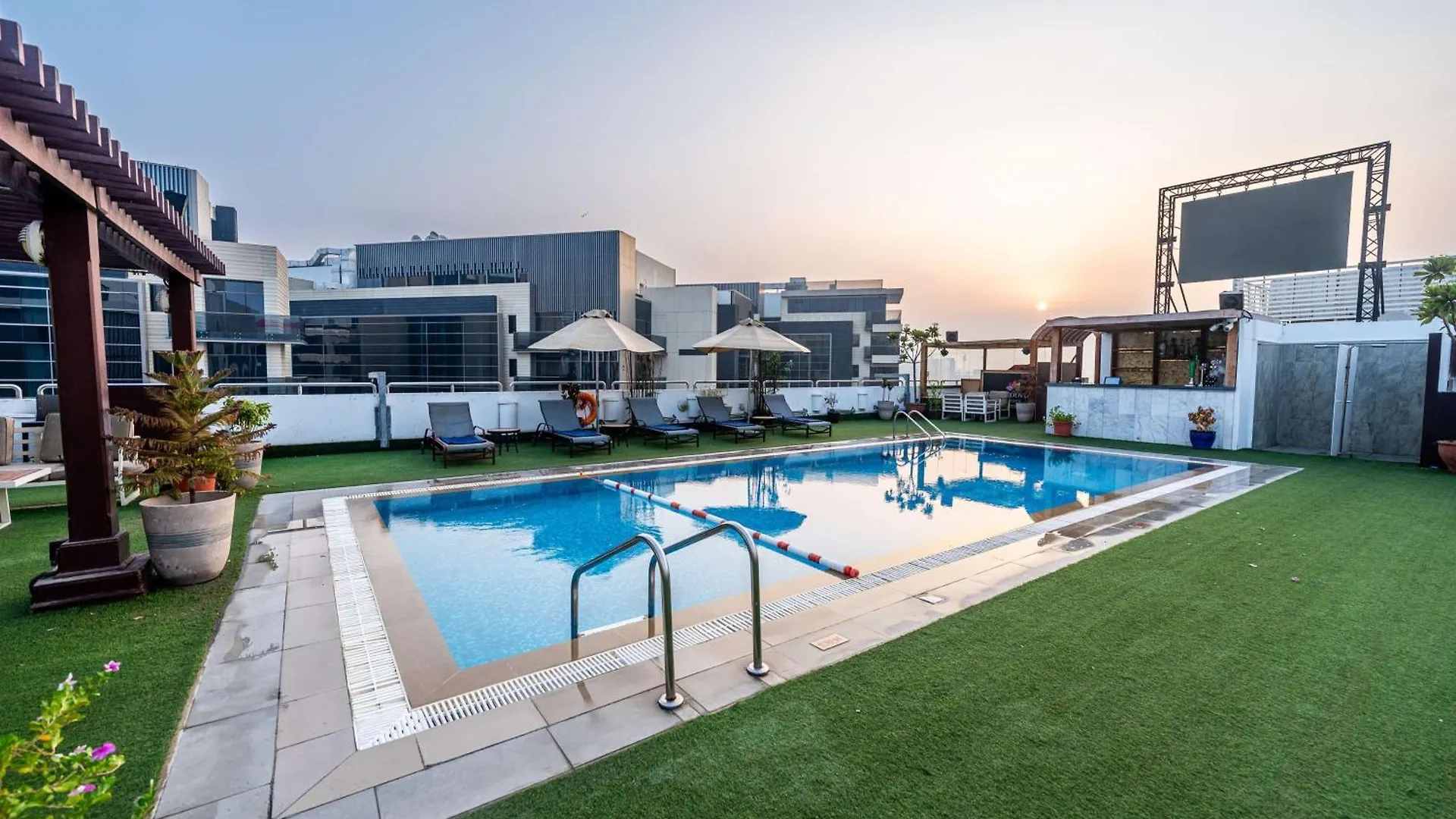 **** Отель Hilton Garden Inn Dubai Jumeirah ОАЭ