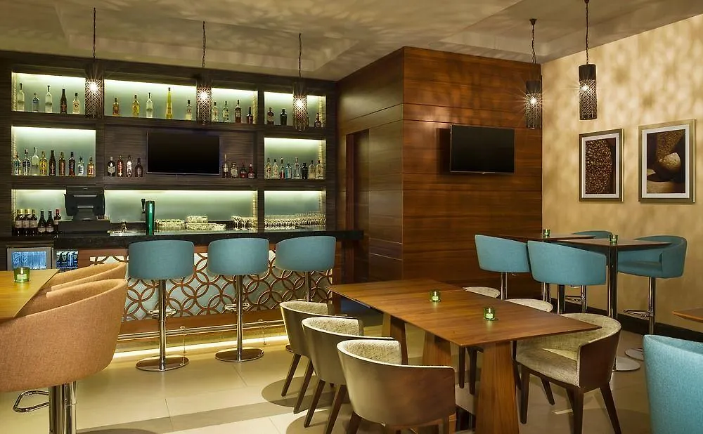 Hilton Garden Inn Dubai Jumeirah 4*,