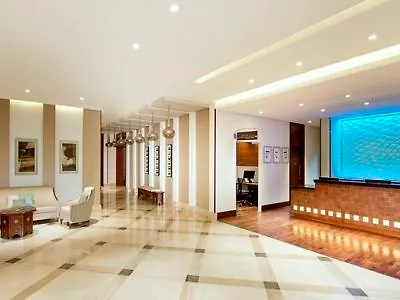 Отель Hilton Garden Inn Dubai Jumeirah
