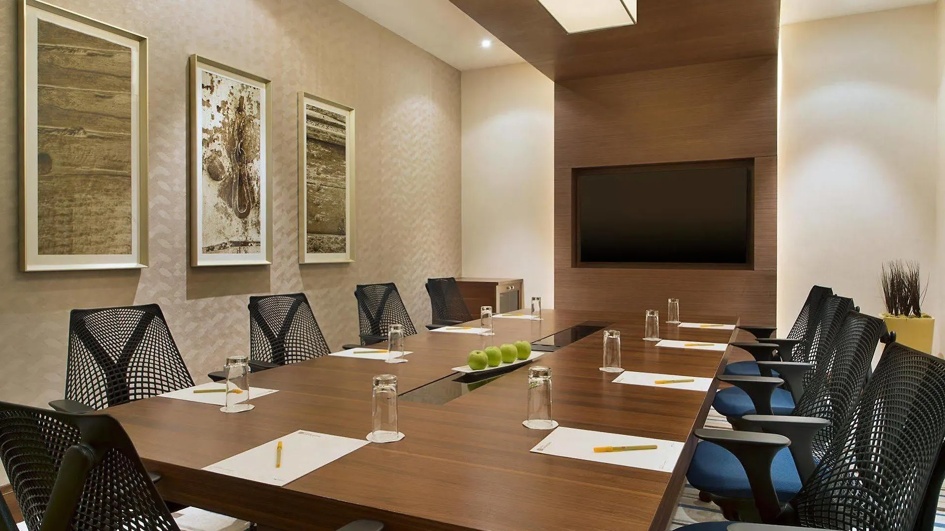 Hilton Garden Inn Dubai Jumeirah Hotel