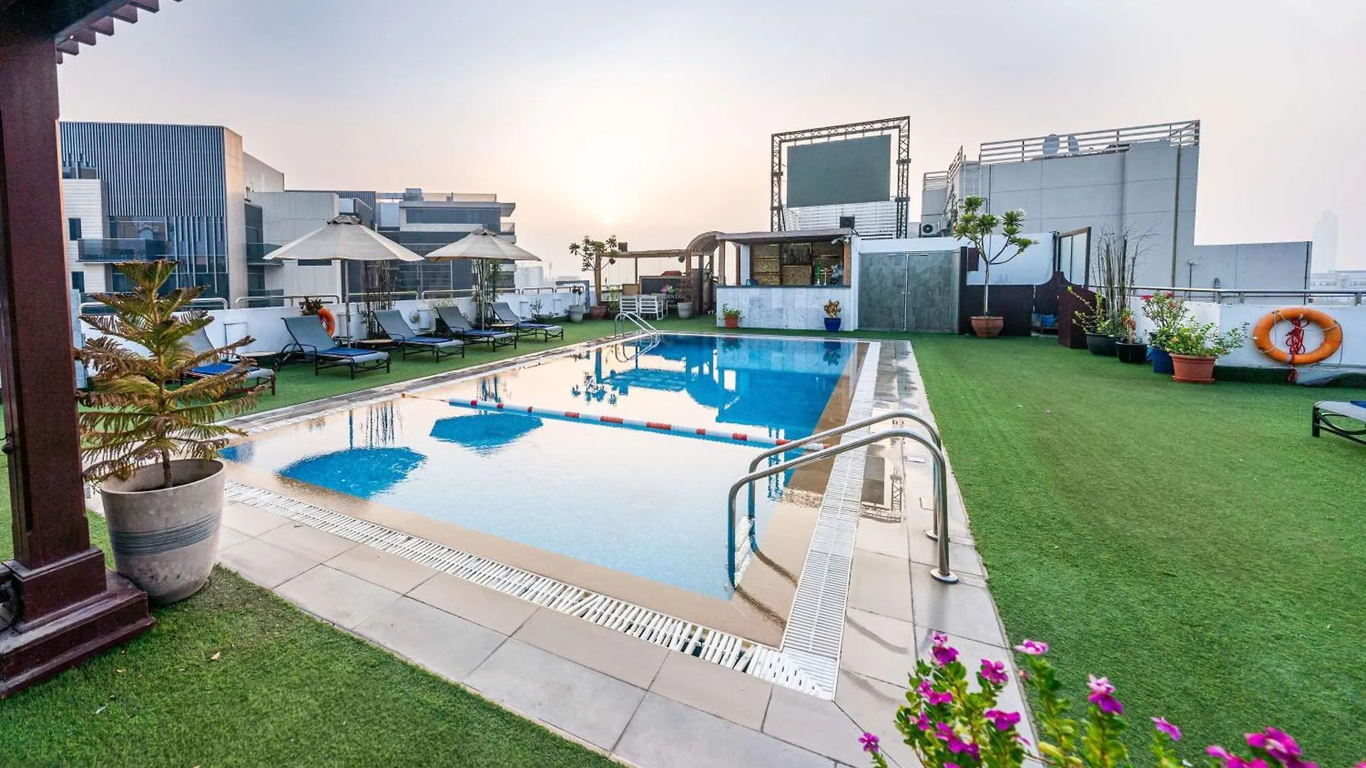 Hilton Garden Inn Dubai Jumeirah 4*,  Emirados Árabes Unidos