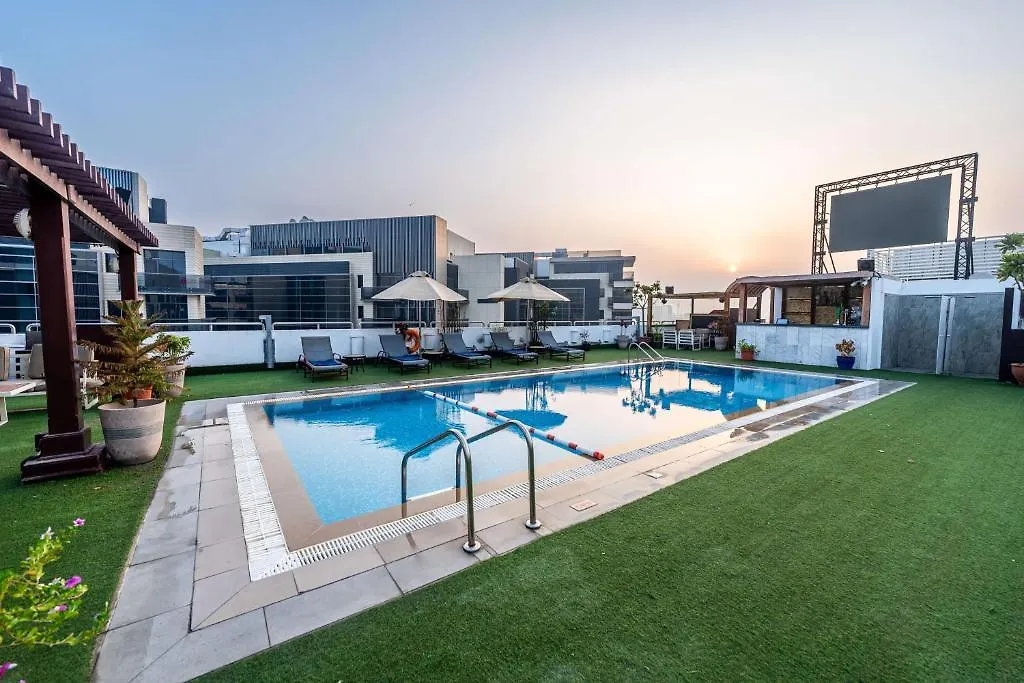 Hilton Garden Inn Dubai Jumeirah 4*,